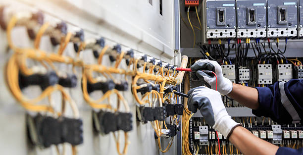 Professional Electrician technician working in Calera, OK